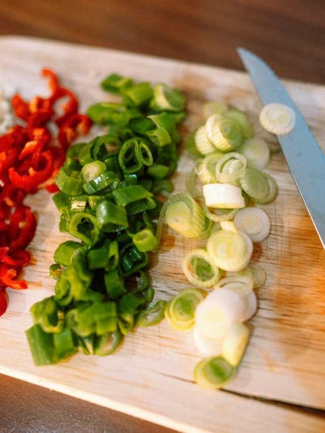 Here's How Spring Onions Differ From Scallions