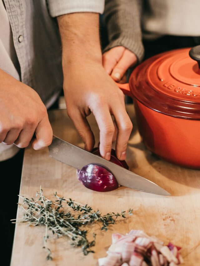 The Right Way to Peel an Onion Using a Knife