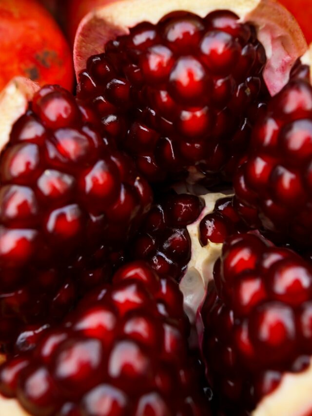 7 Benefits of Pomegranate Seeds and Their Juice