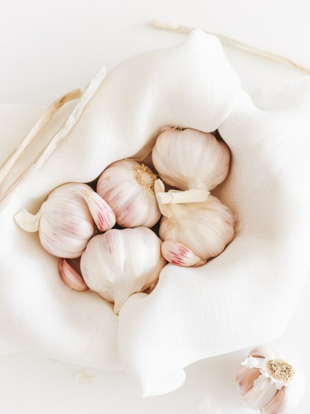 Tricks For Peeling Garlic Like A Pro